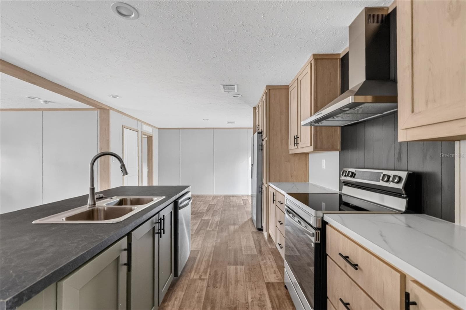Manufactured Home at 14470 SE 8TH ST, WILLISTON, photo 13 of 28
