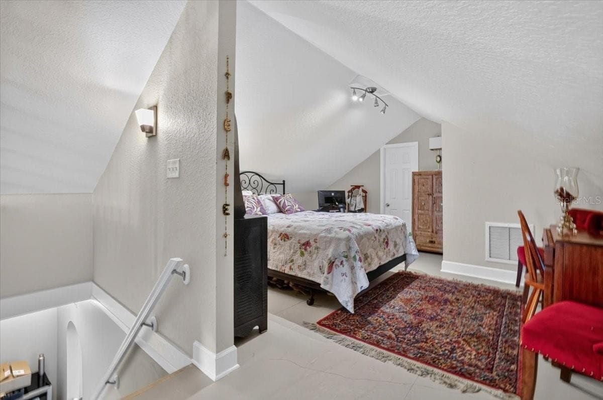 Single Family Residence at 2890 8TH AVE N, ST PETERSBURG, photo 61 of 101