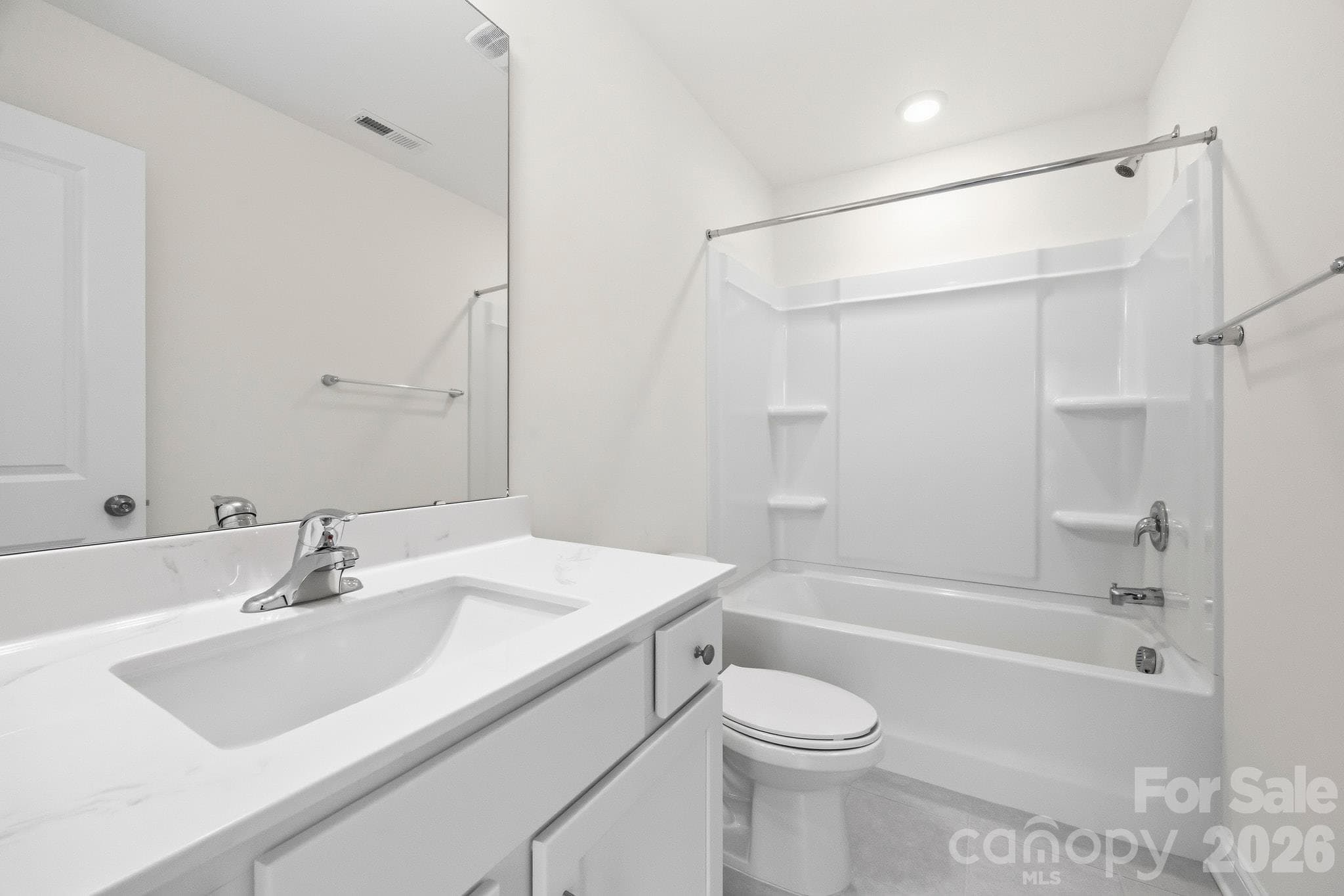 Guest room en-suite bath - 1008 Township Parkway, Belmont