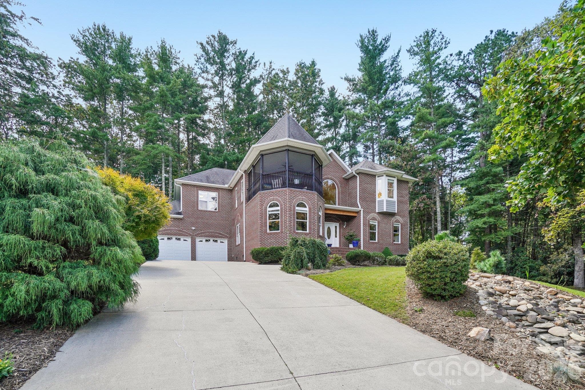 Single Family Residence at 15 Madelyn Lane, Fairview, photo 43 of 48