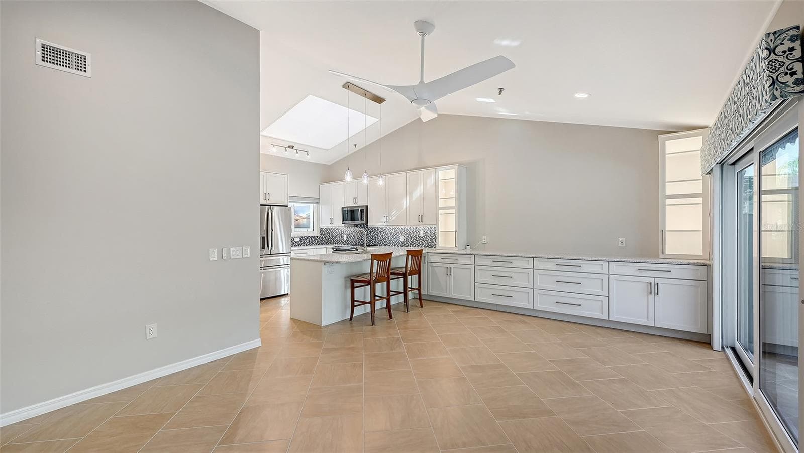 Condominium at 2245 HARBOURSIDE DR #101, LONGBOAT KEY, photo 13 of 63