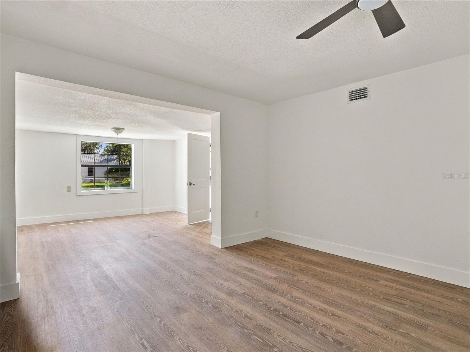 Single Family Residence at 318 NE 4TH ST, WEBSTER, photo 12 of 40
