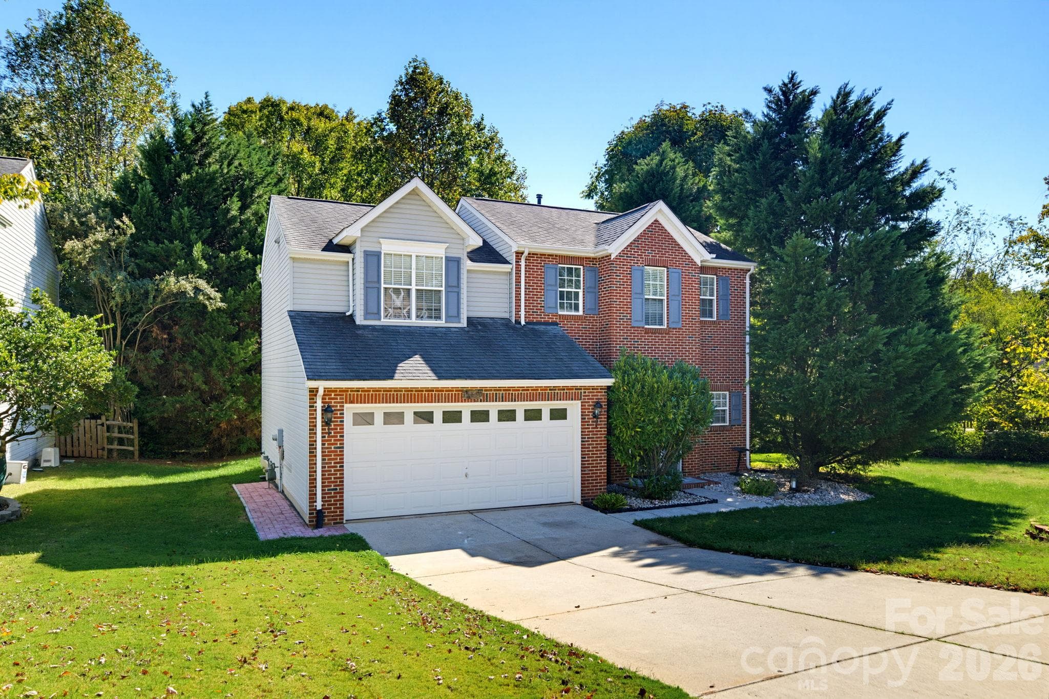 Single Family Residence at 15850 Circlegreen Drive, Charlotte, photo 2 of 25