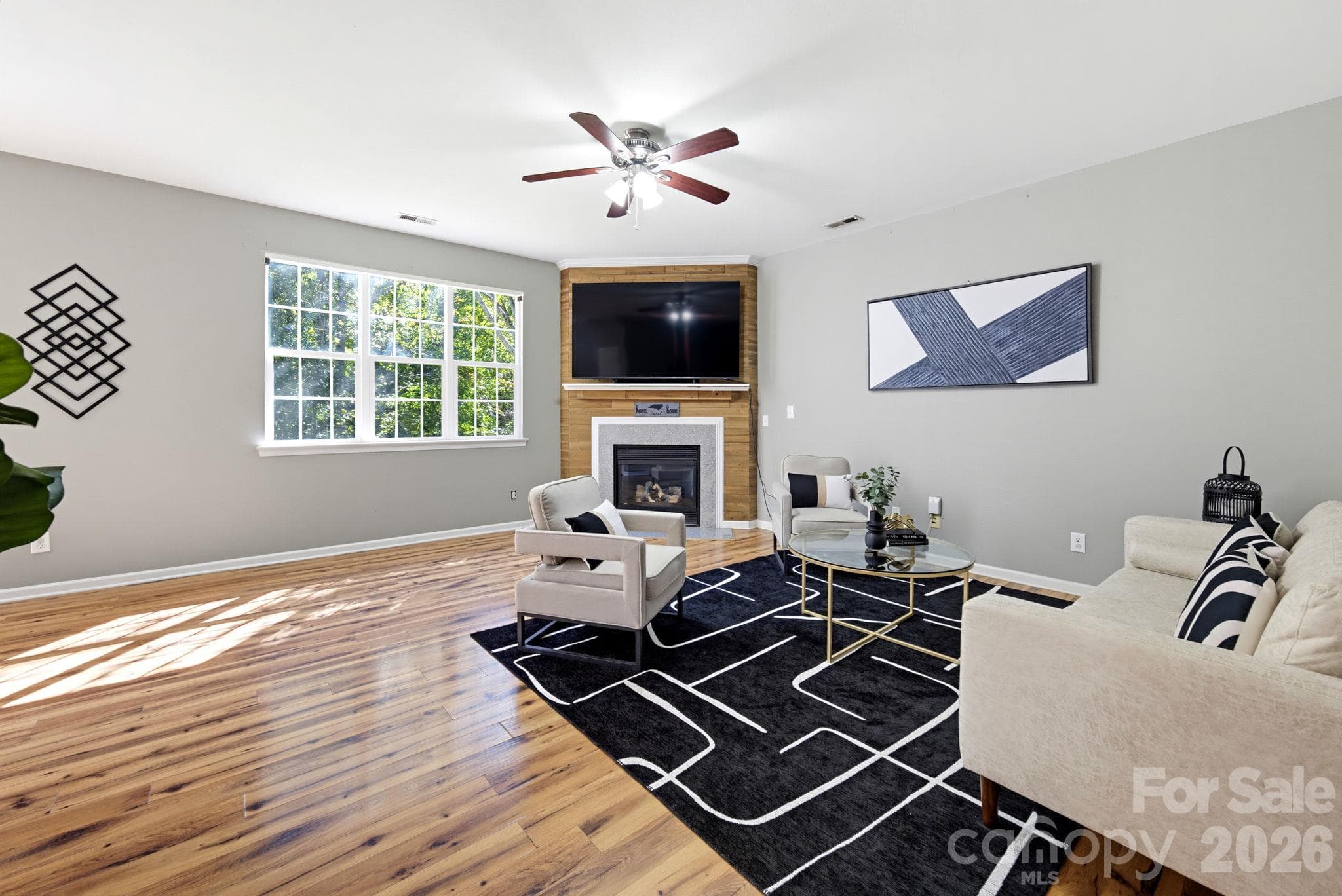 Single Family Residence at 15850 Circlegreen Drive, Charlotte, photo 4 of 25