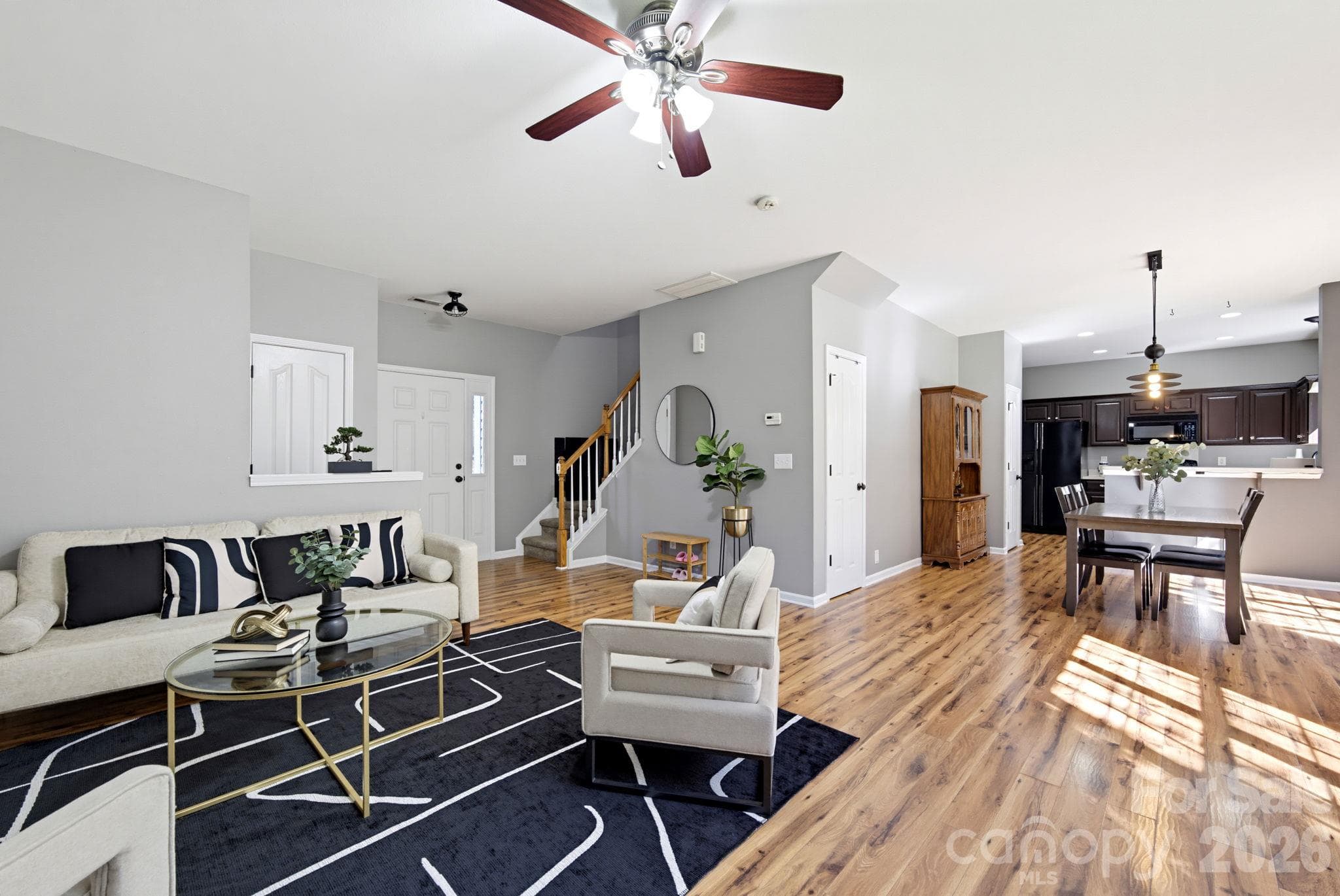 Single Family Residence at 15850 Circlegreen Drive, Charlotte, photo 5 of 25