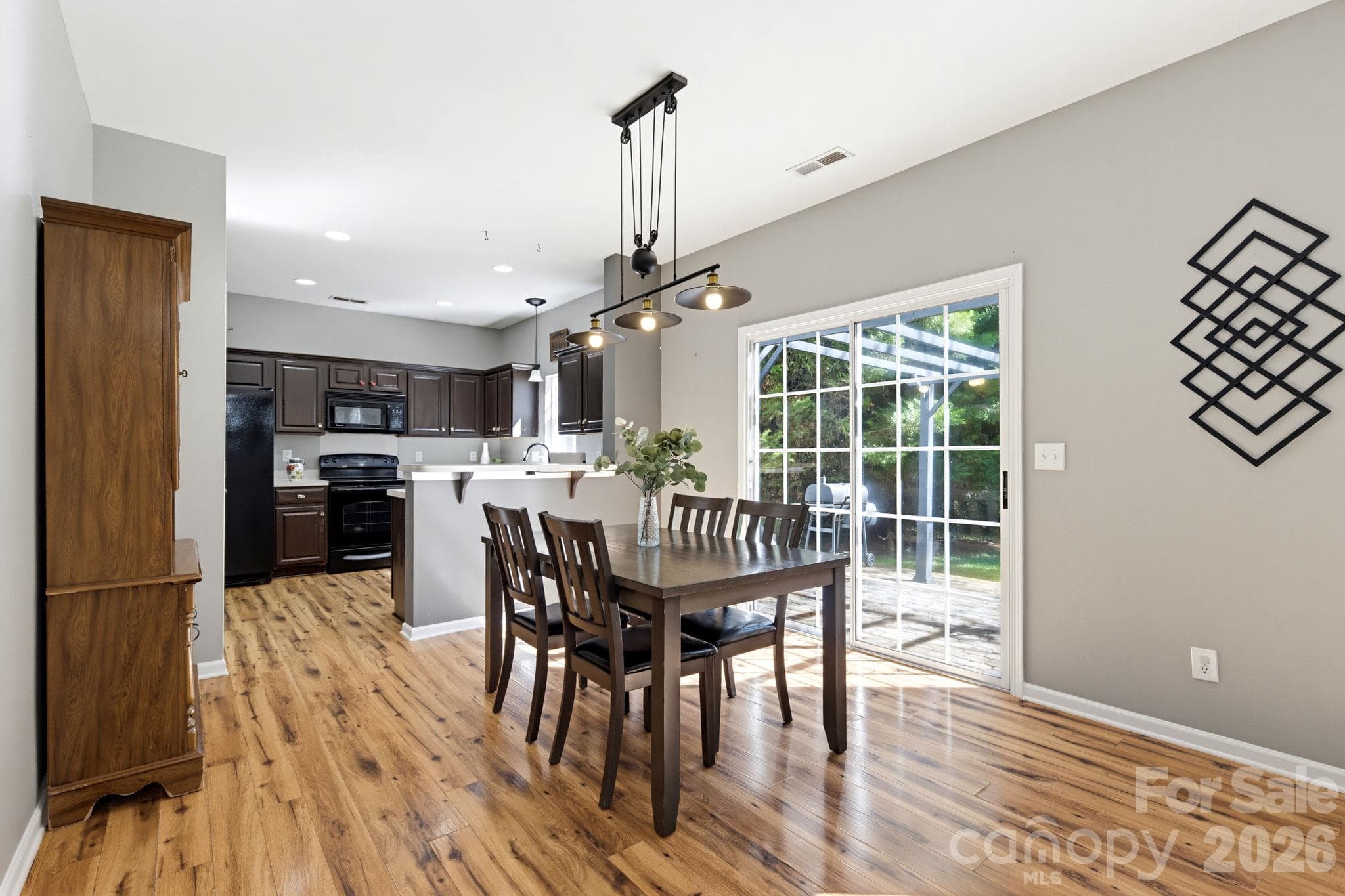 Single Family Residence at 15850 Circlegreen Drive, Charlotte, photo 6 of 25