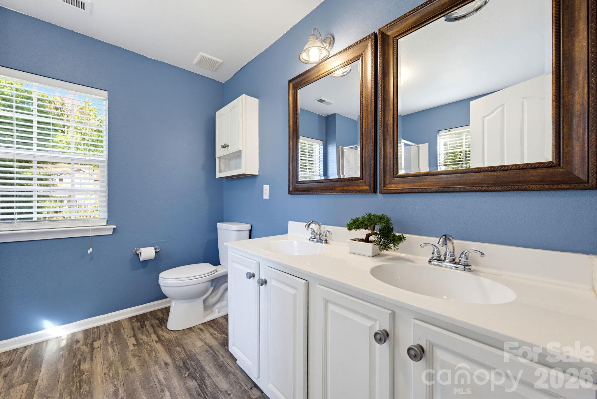 Single Family Residence at 15850 Circlegreen Drive, Charlotte, photo 14 of 25