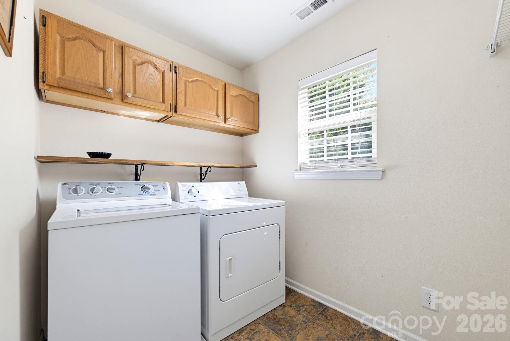 Single Family Residence at 15850 Circlegreen Drive, Charlotte, photo 16 of 25