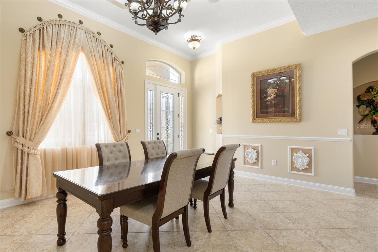 Beautiful window treatments, decorative wall molding and soft natural light create a welcoming atmosphere for memorable dinners and special occasions. - 25 EMERALD LAKE CT, PALM COAST