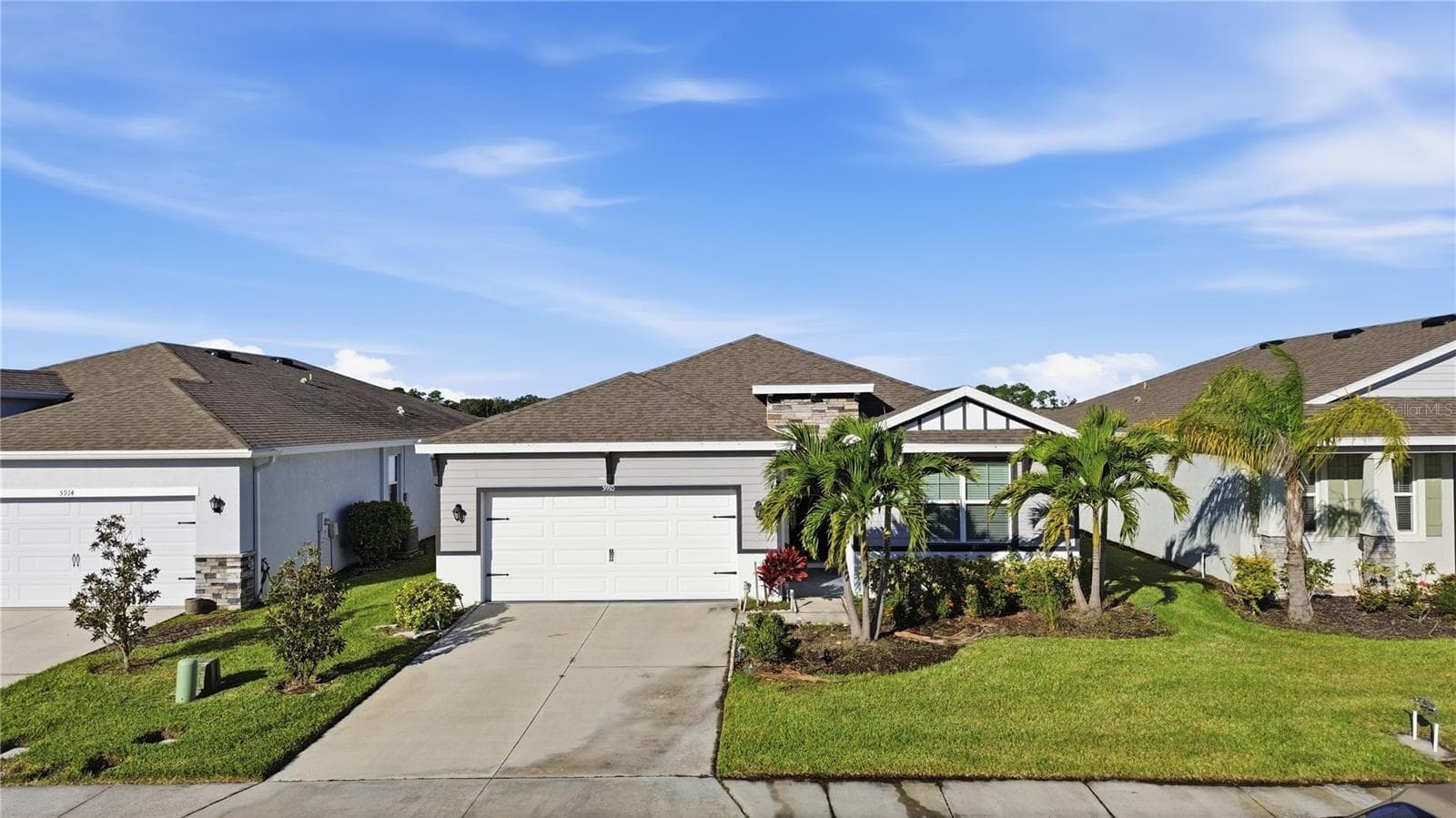 Single Family Residence at 5910 OAK BRIDGE CT, BRADENTON, photo 2 of 44