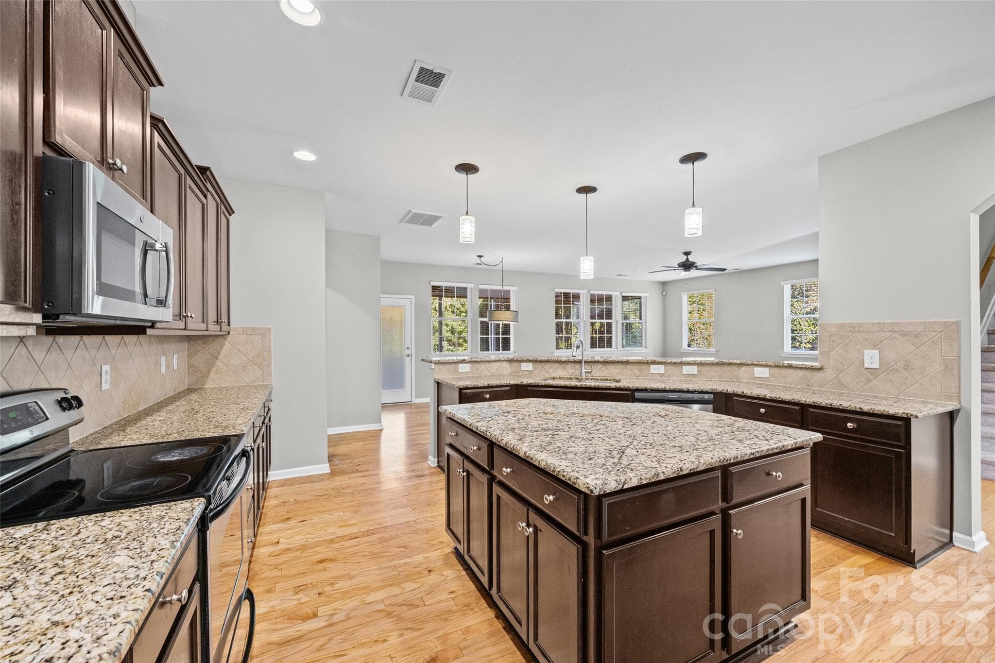 Single Family Residence at 1677 Fairntosh Drive, Fort Mill, photo 9 of 48