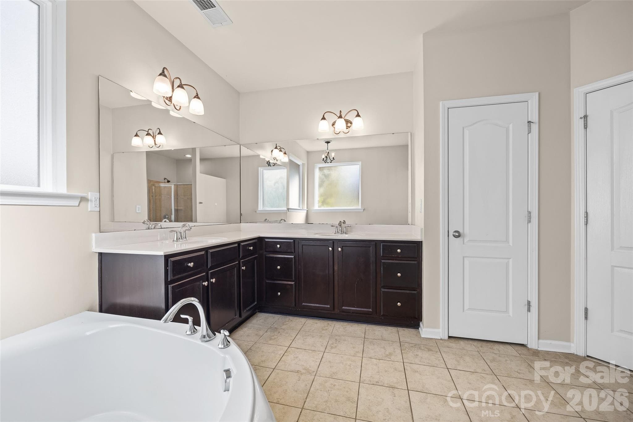 Single Family Residence at 1677 Fairntosh Drive, Fort Mill, photo 20 of 48