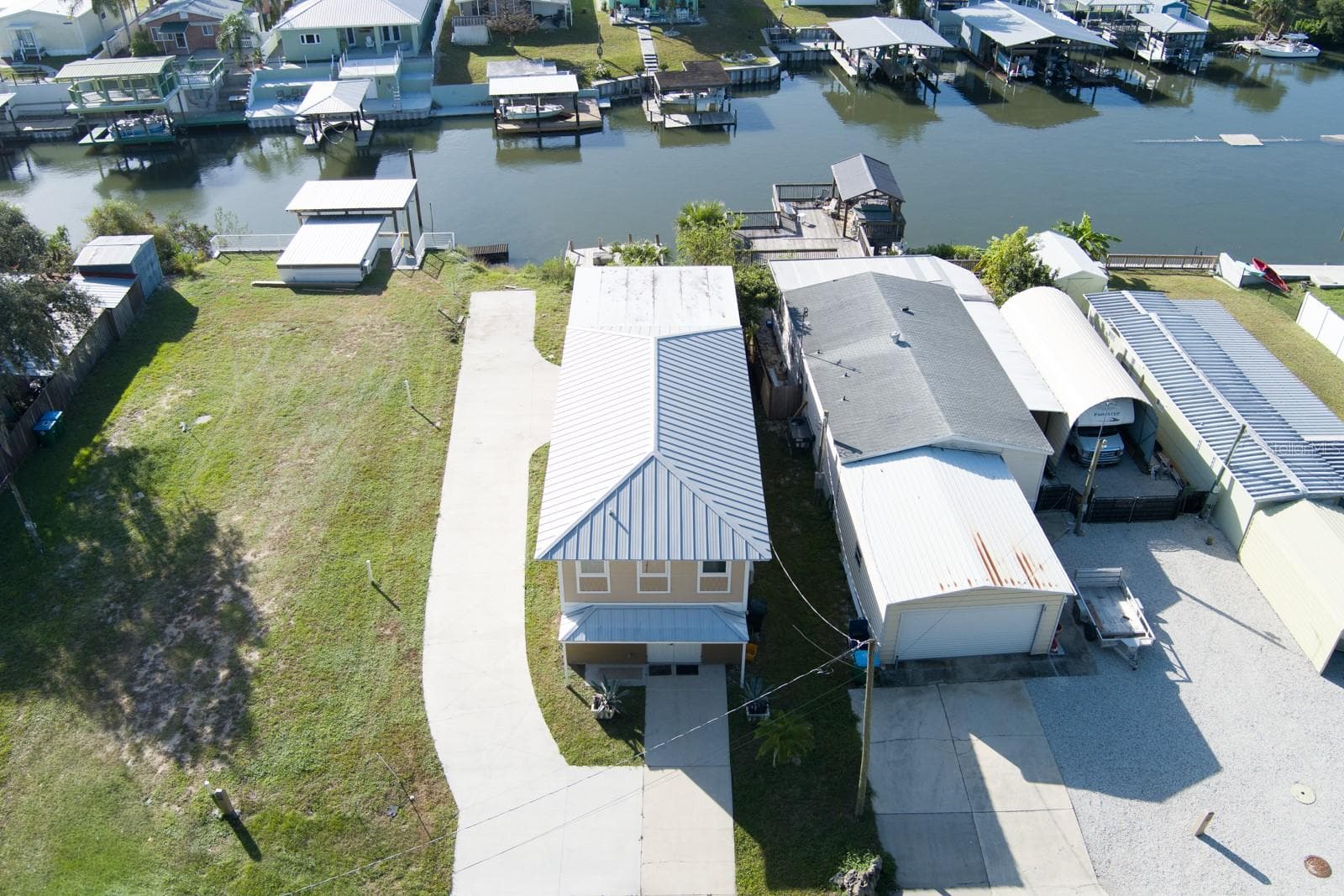 127 Ariel - 127 E ARIEL RD, OAK HILL