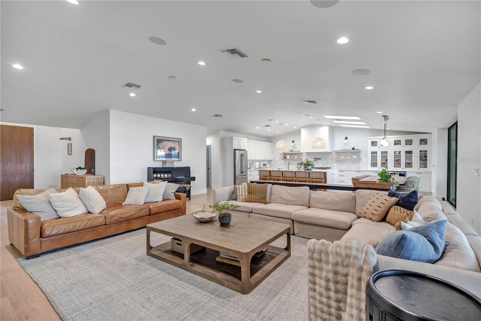 Single Family Residence at 6922 SEMINOLE DR, BELLE ISLE, photo 12 of 62