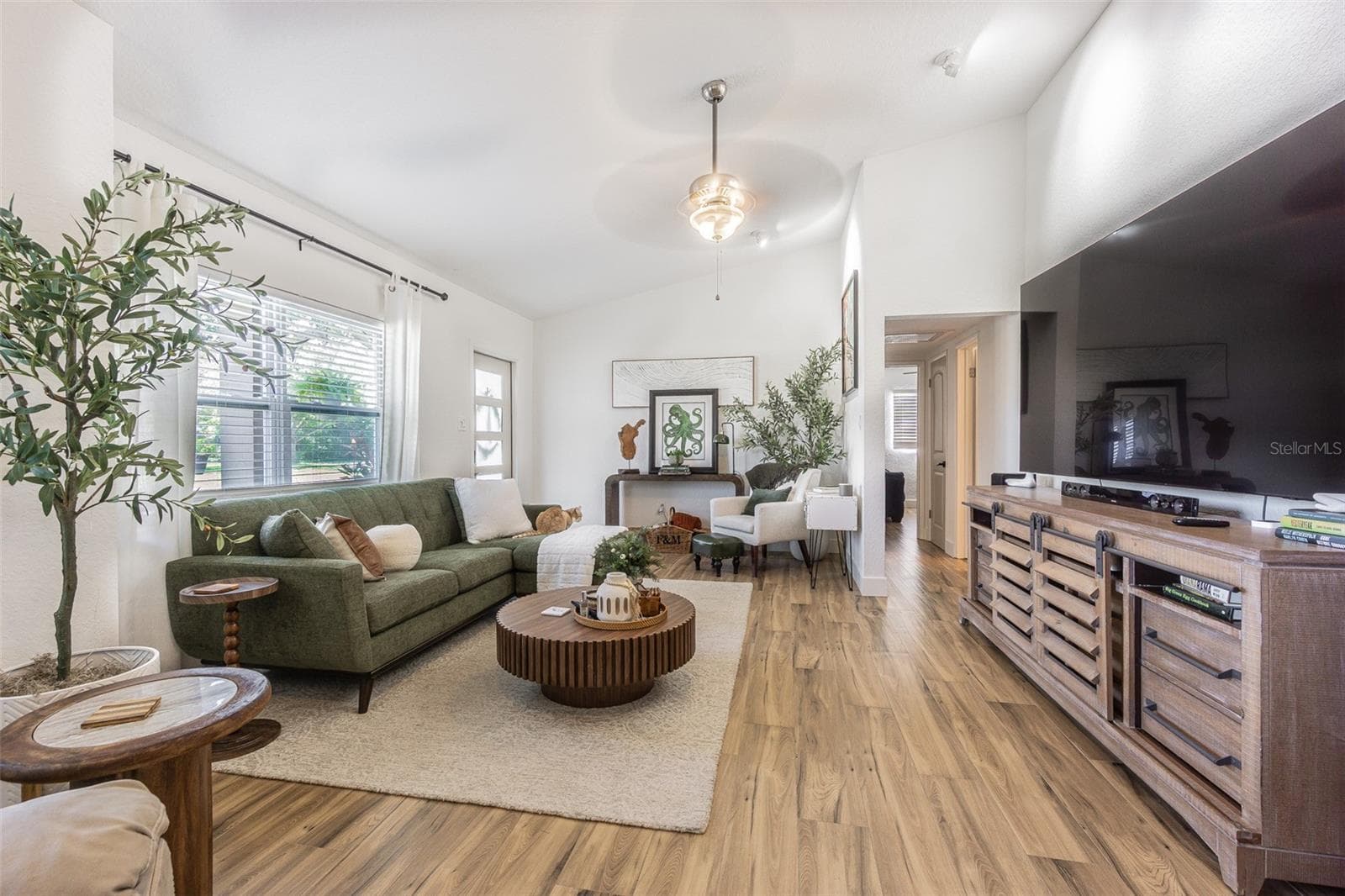 Single Family Residence at 1362 ROBINSON DR, ST PETERSBURG, photo 5 of 49