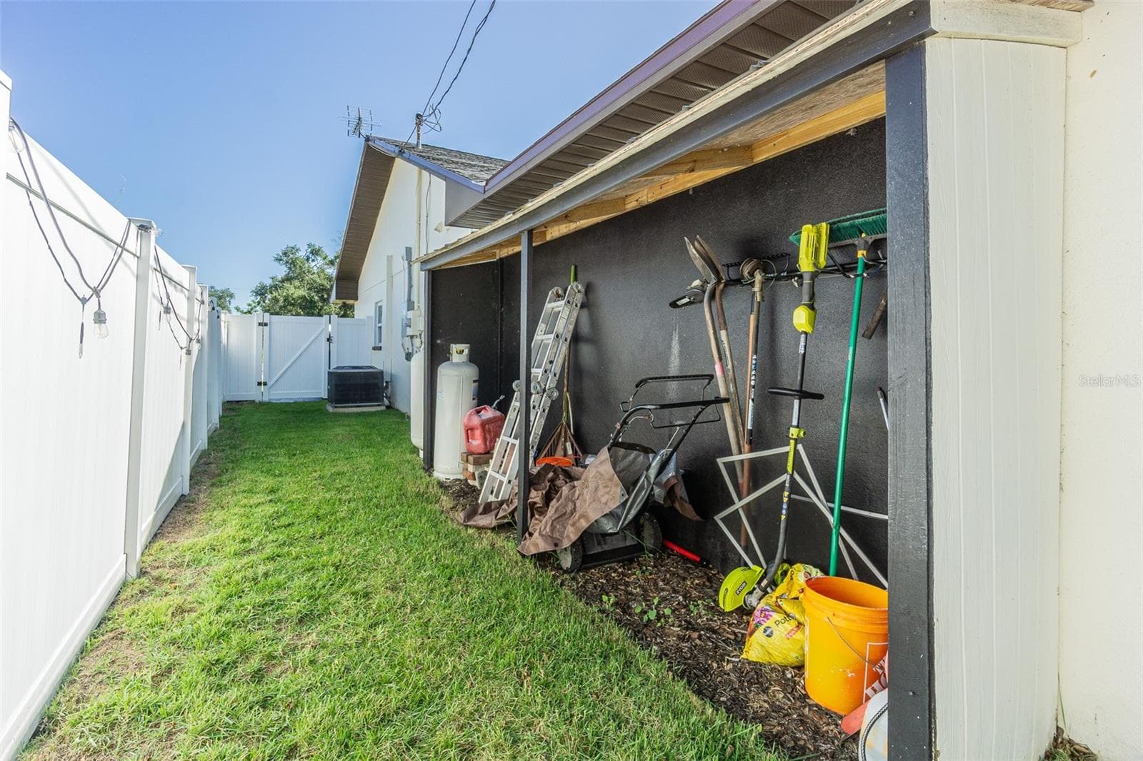 Single Family Residence at 1362 ROBINSON DR, ST PETERSBURG, photo 39 of 49