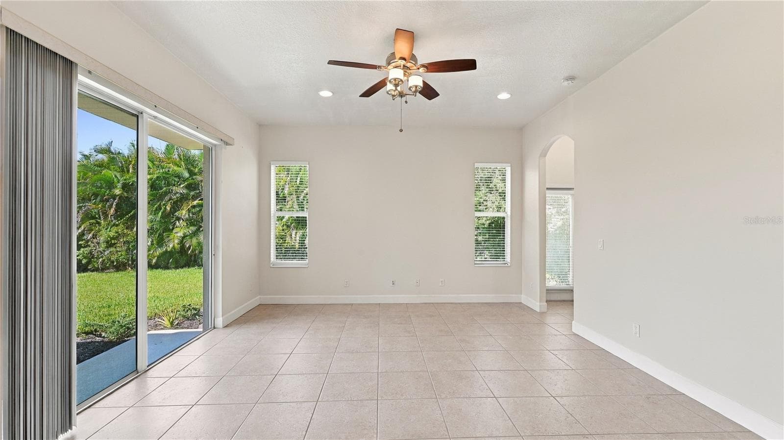 Family Room - 2884 GRAZELAND DR, SARASOTA