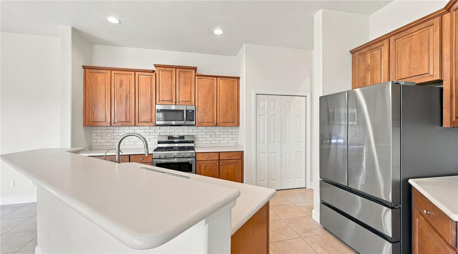Kitchen - New Range, Dishwasher and Microwave - 2884 GRAZELAND DR, SARASOTA