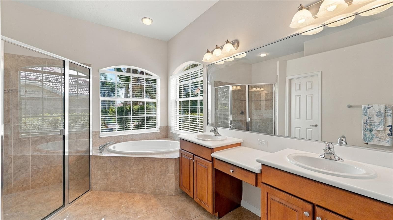 Primary Bathroom - Double Sink, Vanity Area, Seprate Tub and Shower - 2884 GRAZELAND DR, SARASOTA