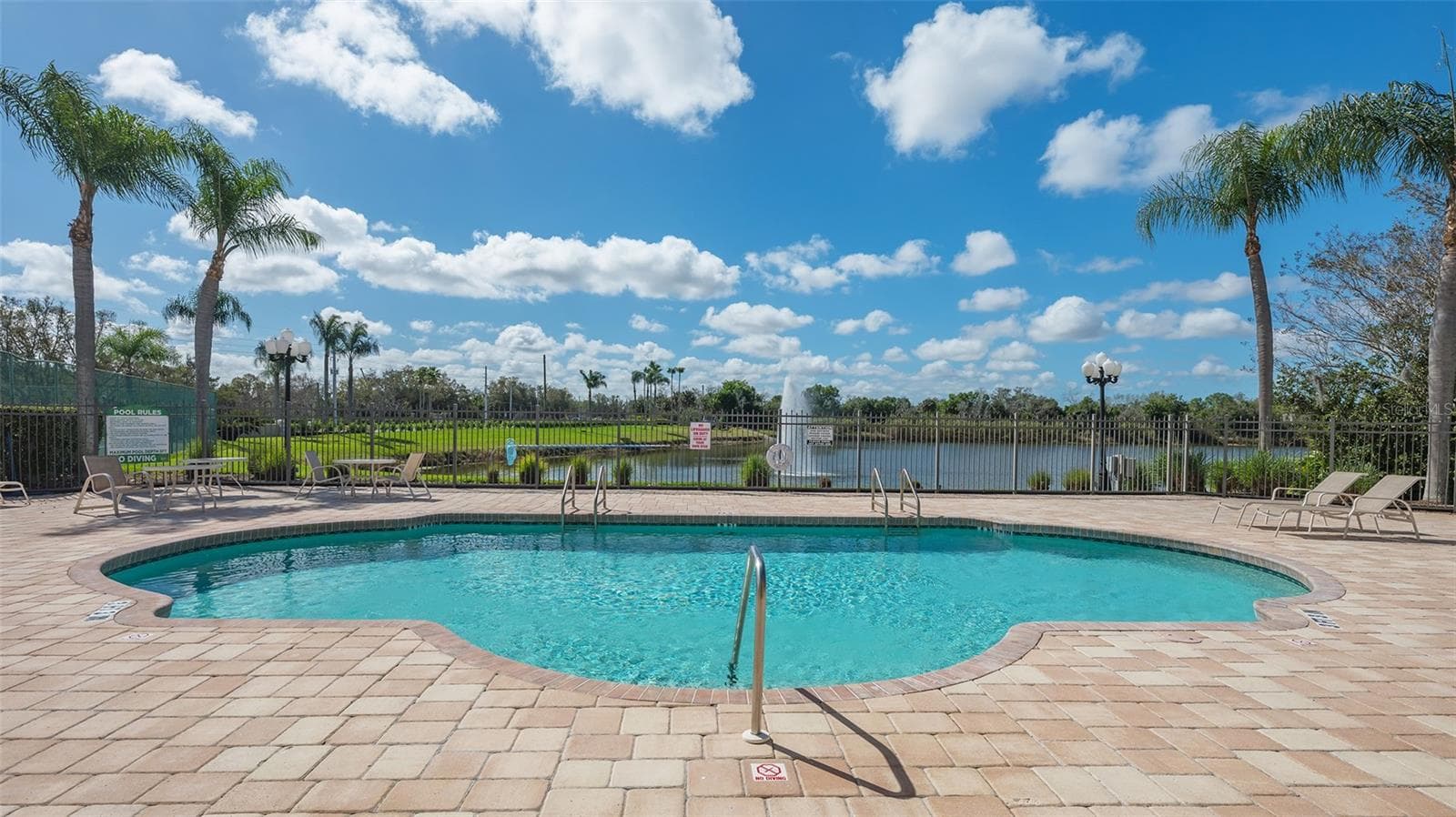 Community Pool - 2884 GRAZELAND DR, SARASOTA