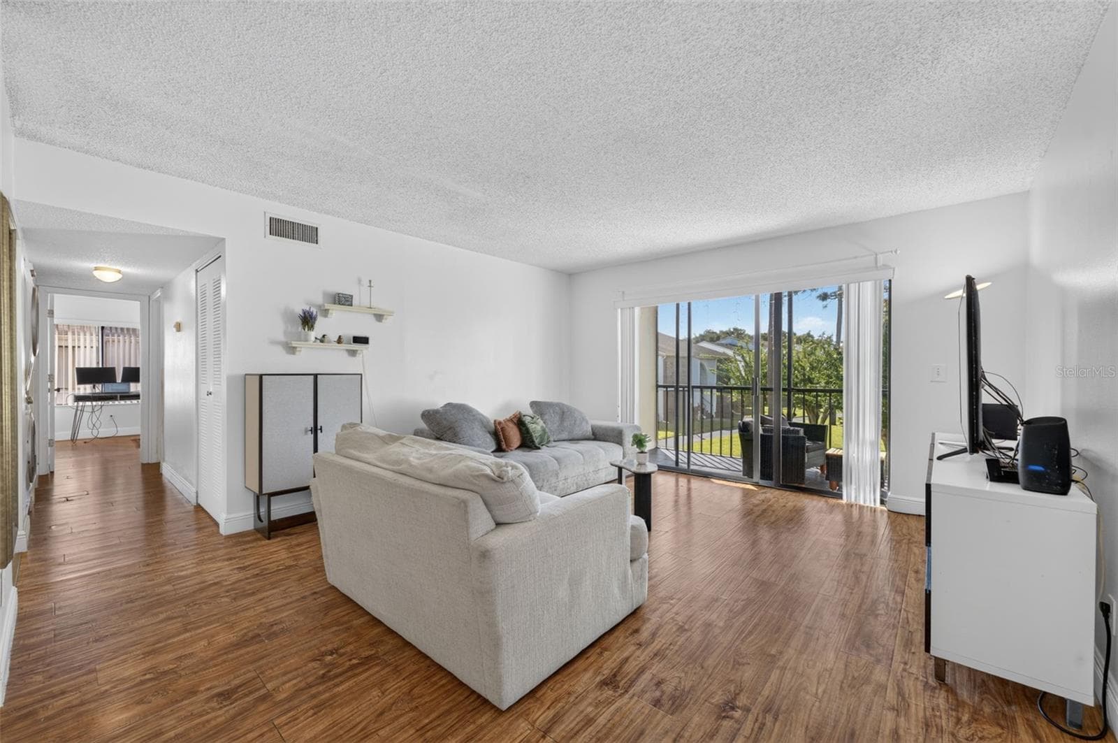 Spacious living room - 8217 SUN SPRING CIR #52, ORLANDO