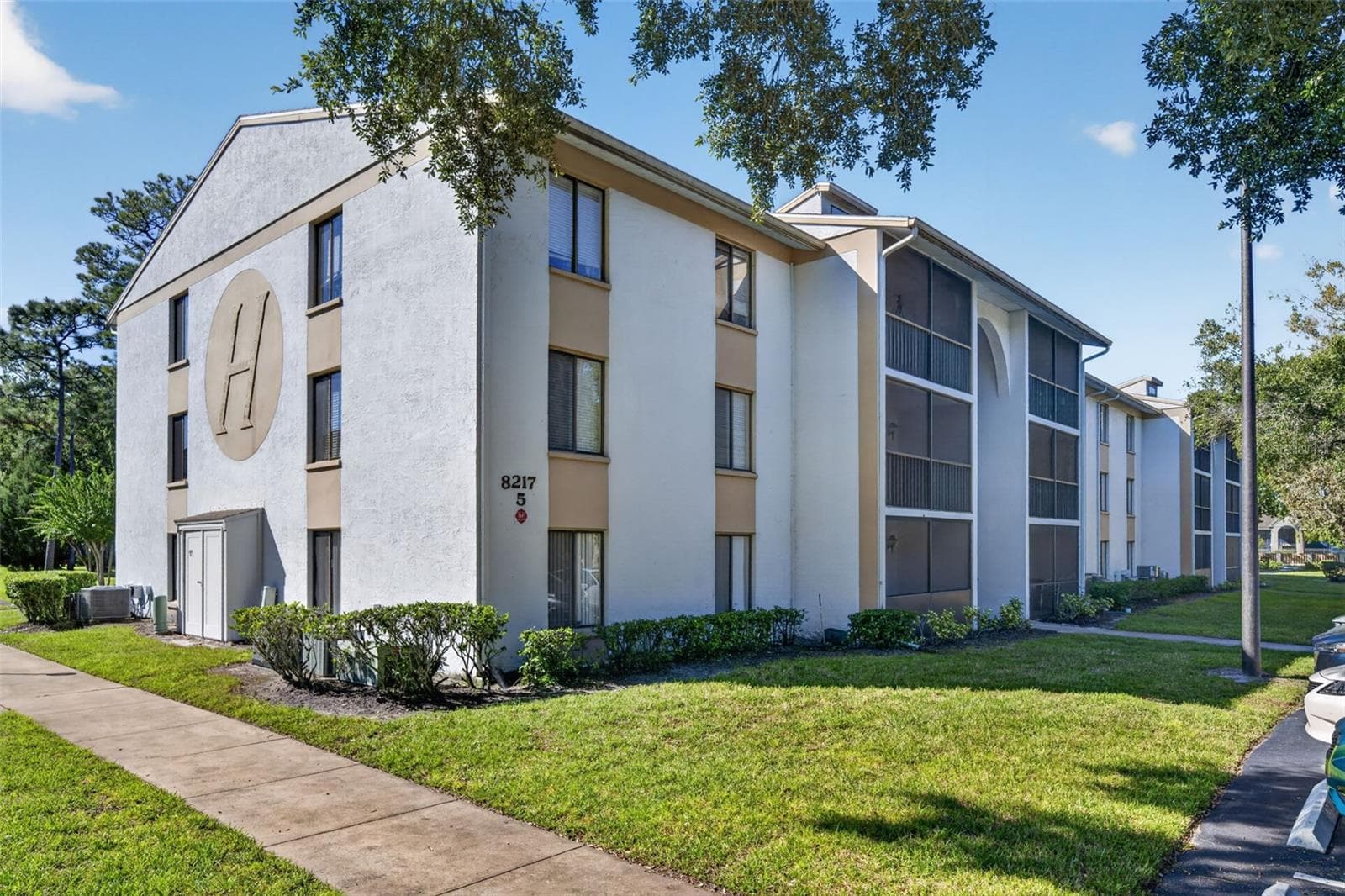 Condominium at 8217 SUN SPRING CIR #52, ORLANDO, photo 3 of 23