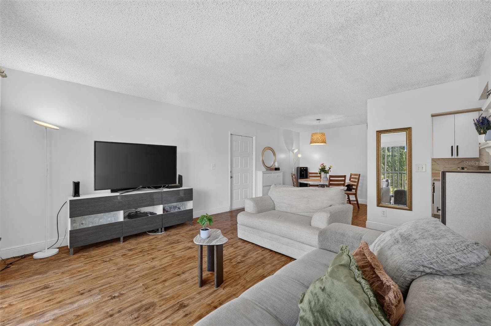 Open concept living and dining - 8217 SUN SPRING CIR #52, ORLANDO