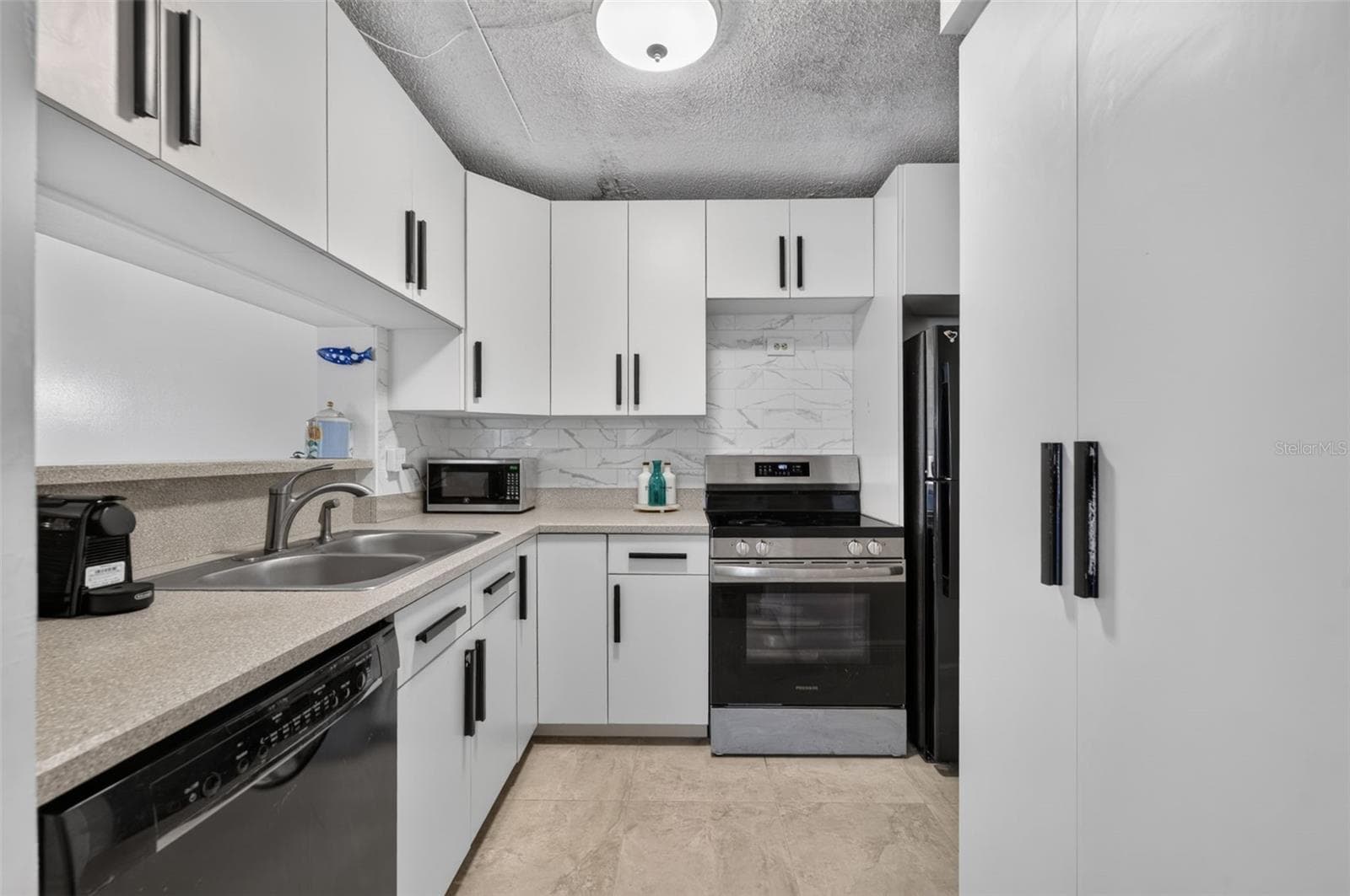 Upgraded kitchen - 8217 SUN SPRING CIR #52, ORLANDO