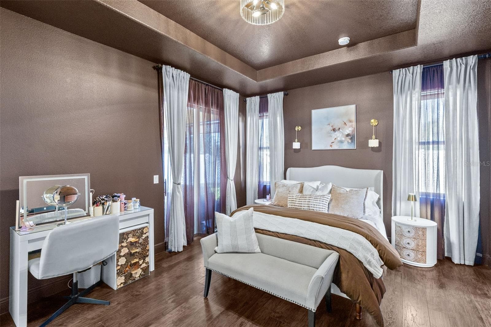 Primary bedroom with sliding door to the patio - 10337 ANDOVER POINT CIR, ORLANDO