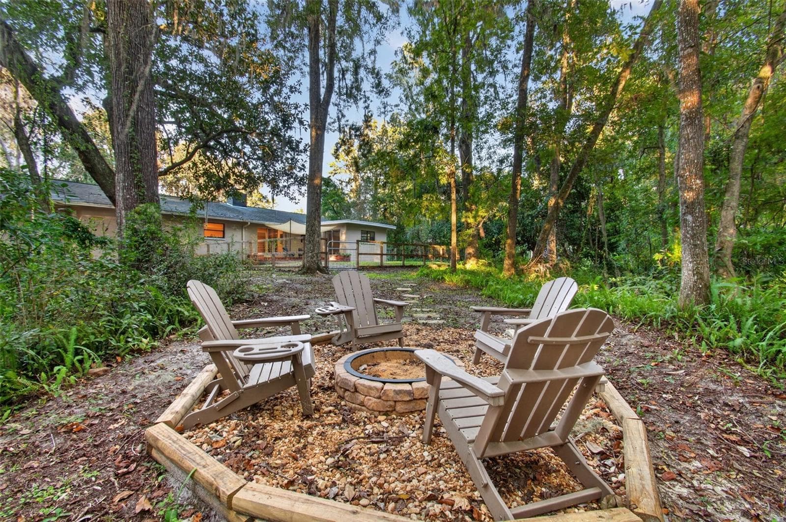 Creekside Firepit - 4415 NW 33RD CT, GAINESVILLE