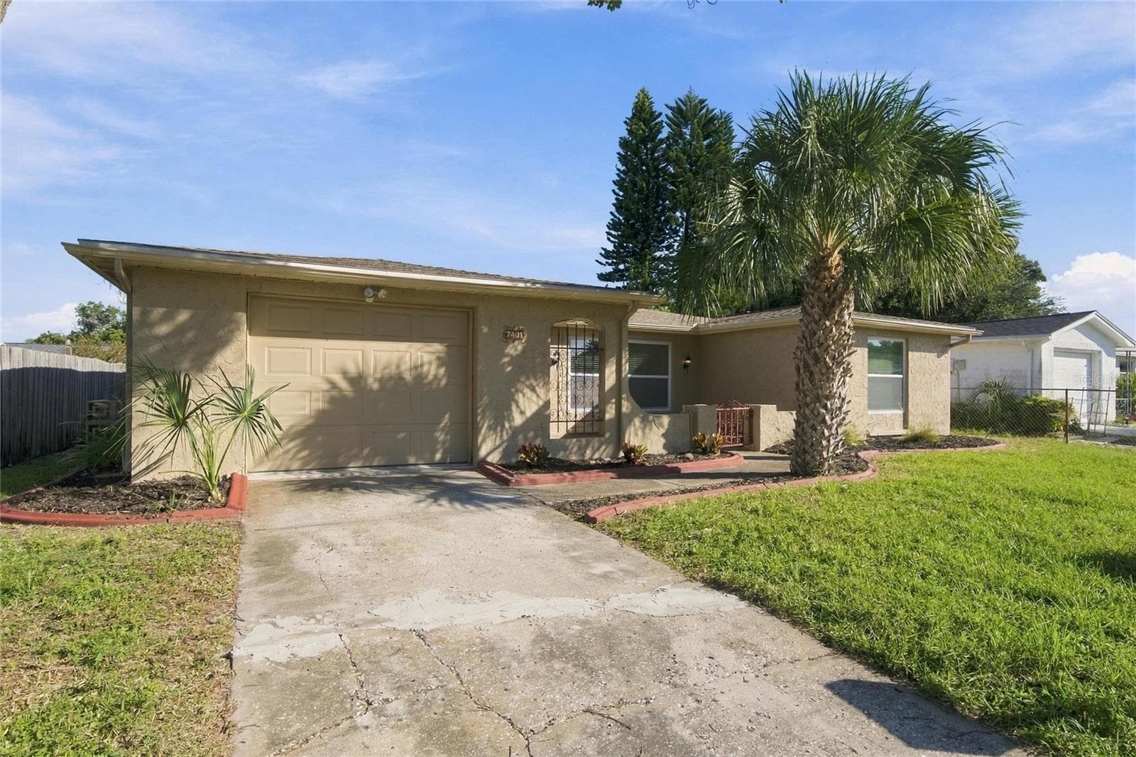 Single Family Residence at 7401 OAK CREST DR, PORT RICHEY, photo 4 of 33
