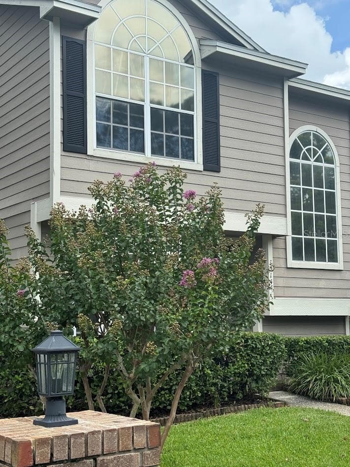 side view walking up to unit. beautiful landscaping - 12144 BRUCETON WAY #101, ORLANDO