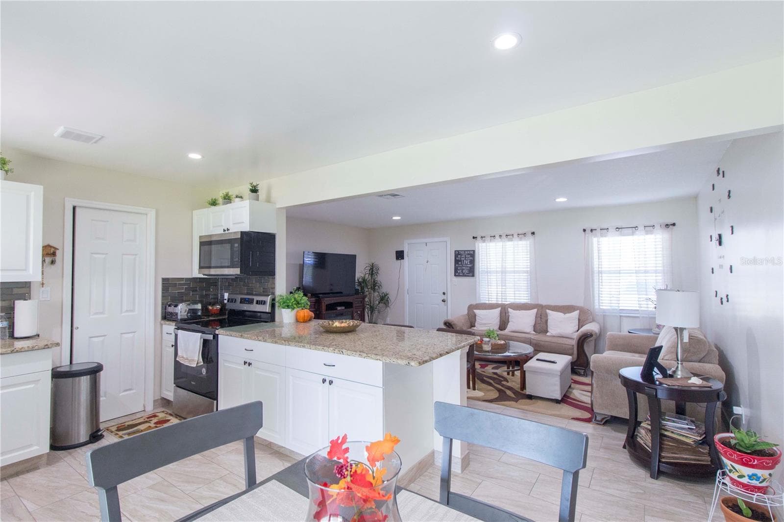 Single Family Residence at 214 DAHLIA DR, KISSIMMEE, photo 10 of 54