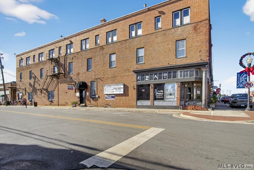 Commercial at 104 South Hill Avenue, South Hill VA 23970, South Hill, photo 2 of 91