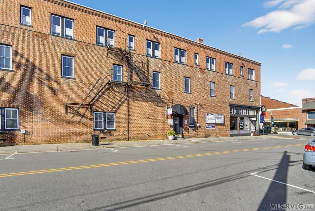 Commercial at 104 South Hill Avenue, South Hill VA 23970, South Hill, photo 4 of 91