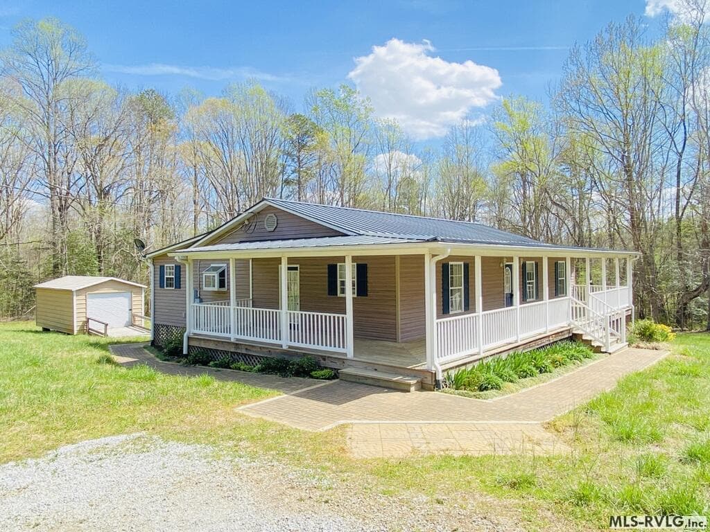 427 Muscadine Trail, Baskerville VA 23915