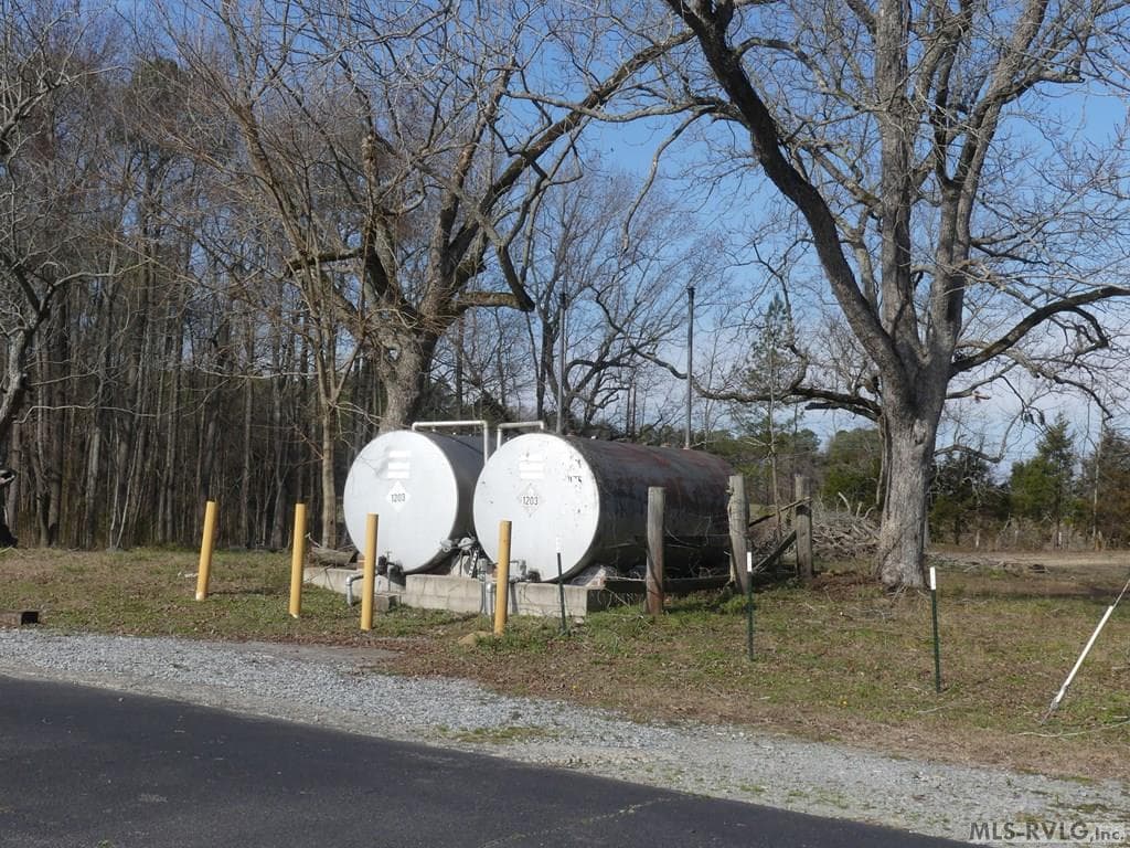 Gas tanks - 1250 Gaston Road, Skippers VA 23879, Skippers
