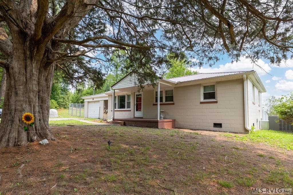 Residential/Vacation at 2738 Greentown Drive, Lawrenceville VA 23868, Lawrenceville, photo 2 of 28