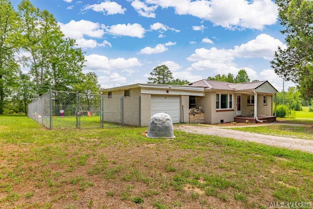 Residential/Vacation at 2738 Greentown Drive, Lawrenceville VA 23868, Lawrenceville, photo 3 of 28