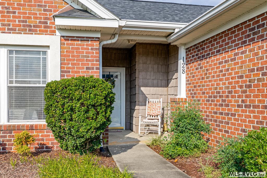Townhouse/Condo,Residential/Vacation at 128 Savannah Circle, Roanoke Rapids NC 27870, Roanoke Rapids, photo 2 of 45