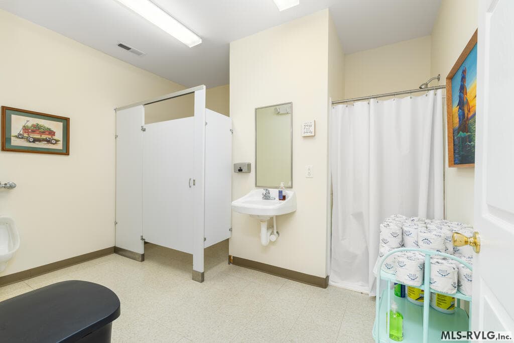 Community Center - 128 Savannah Circle, Roanoke Rapids NC 27870, Roanoke Rapids