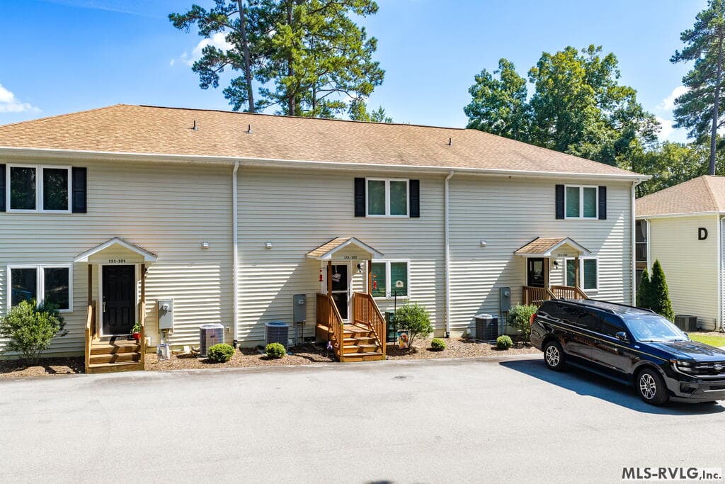 Townhouse/Condo,Residential/Vacation at 151-102 Gaston Pointe Dr, Littleton NC 27850, Littleton, photo 2 of 41