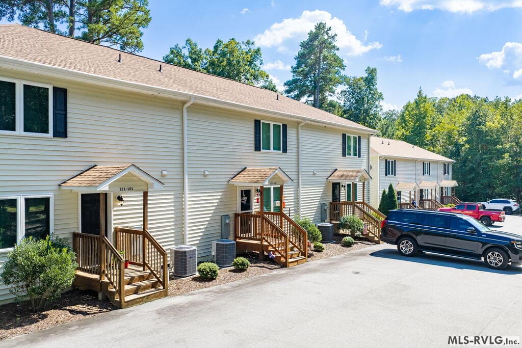 Townhouse/Condo,Residential/Vacation at 151-102 Gaston Pointe Dr, Littleton NC 27850, Littleton, photo 32 of 41