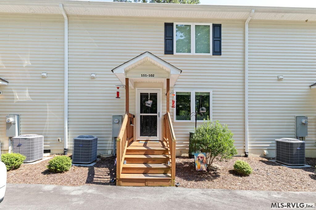 Townhouse/Condo,Residential/Vacation at 151-102 Gaston Pointe Dr, Littleton NC 27850, Littleton, photo 5 of 41