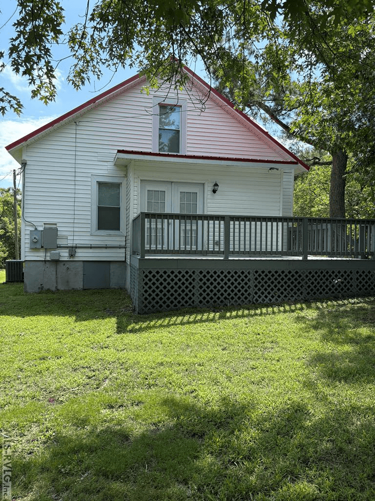 Residential/Vacation at 105 Woodlawn Ave, La Crosse VA 23950, La Crosse, photo 2 of 21