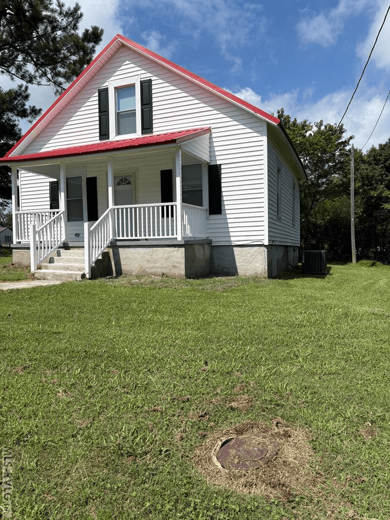 Residential/Vacation at 105 Woodlawn Ave, La Crosse VA 23950, La Crosse, photo 3 of 21