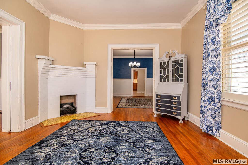 Family Room - 425 Roanoke Ave, Roanoke Rapids NC 27870, Roanoke Rapids