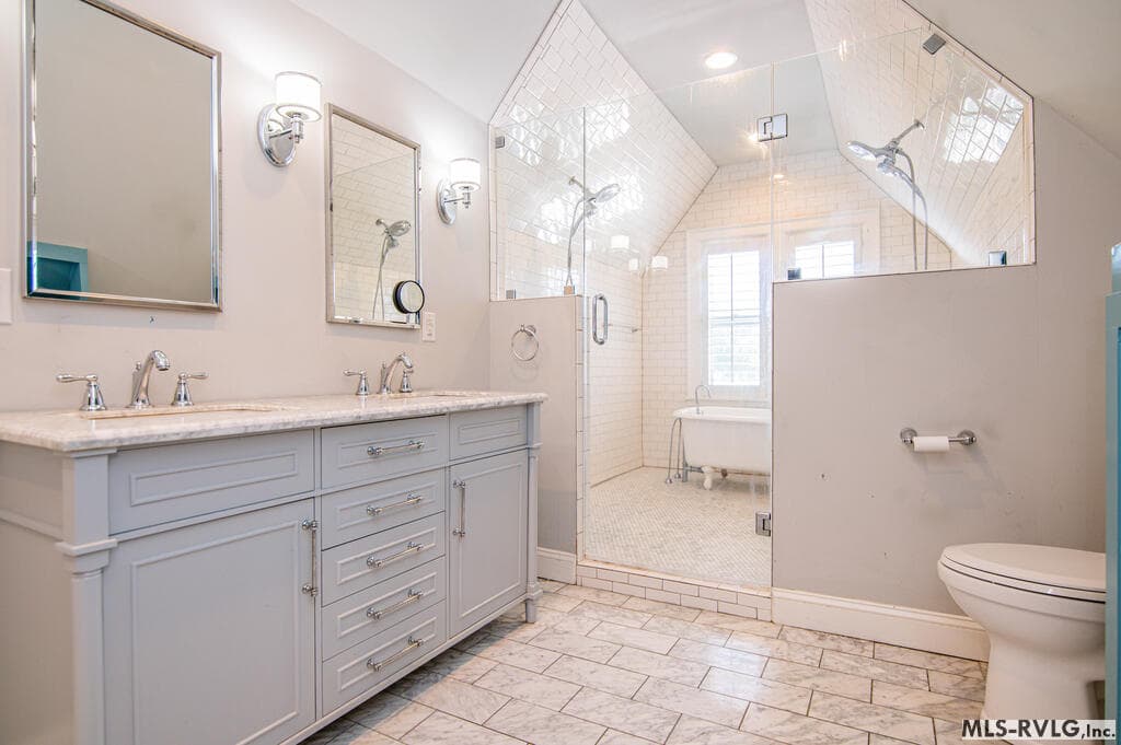 Upstairs Luxury Bathroom - 425 Roanoke Ave, Roanoke Rapids NC 27870, Roanoke Rapids