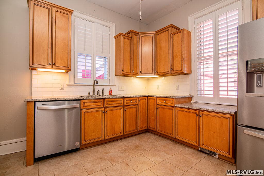 Residential/Vacation at 425 Roanoke Ave, Roanoke Rapids NC 27870, Roanoke Rapids, photo 9 of 76