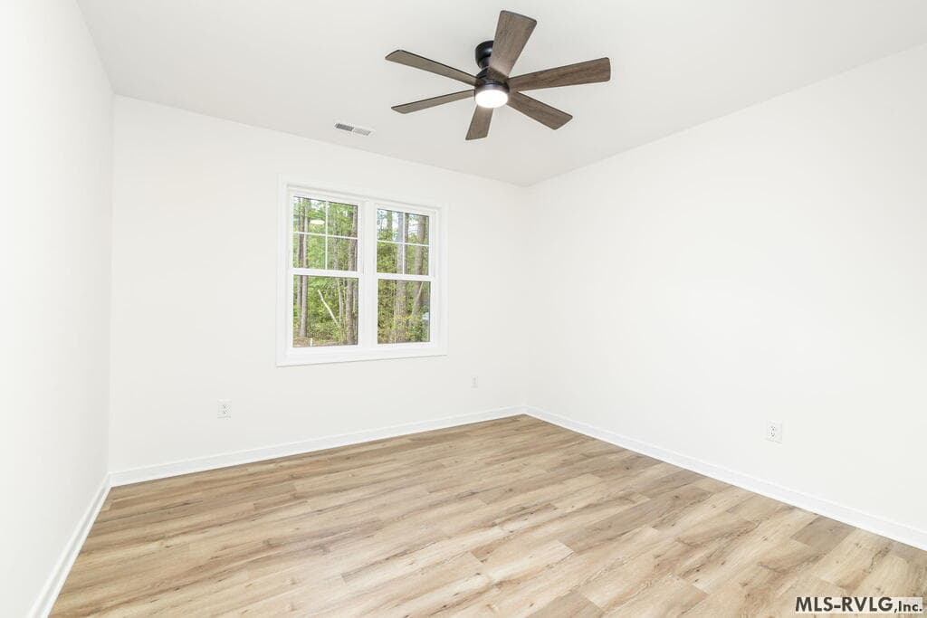 Interior Similar but not exact, Similar interior from recent build and color scheme is almost identical. - 49 Oakwood Ct., Bracey VA 23919, Bracey
